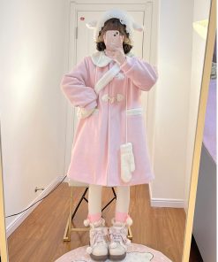 Petite Pink Woolen Coat with Doll Collar and Horn Button, 2025 JK Uniform Style, Cute Pudding Bear Design, Cozy Fashion Outerwear