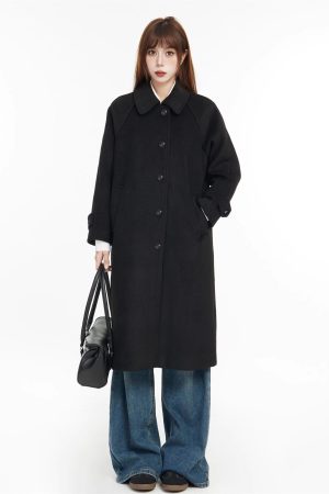 Petite Women's Black Woolen Coat, 2025 Hepburn-Style, High-End Versatile Long Coat for Chic Winter Fashion