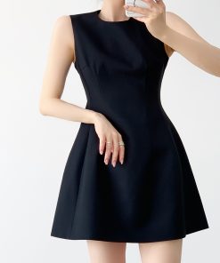 Petite Women's High-End Black Sleeveless Tank Dress, Waist-Cinching Slimming Short Skirt, Elegant Chic Style