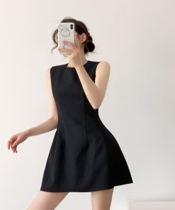 Petite Women's High-End Black Sleeveless Tank Dress, Waist-Cinching Slimming Short Skirt, Elegant Chic Style