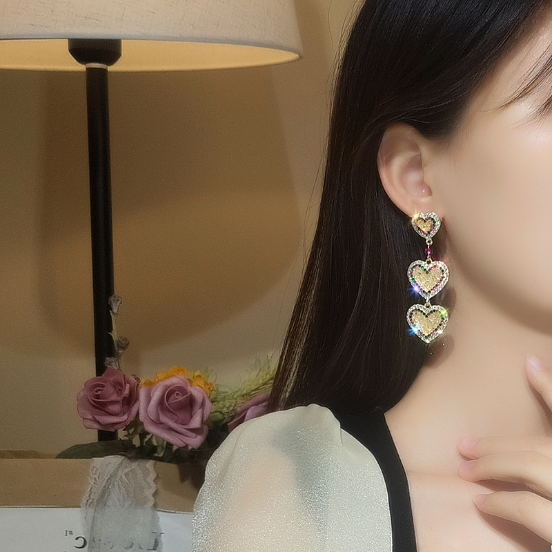 Pink Crystal Heart Earrings for Women, Trendy Japanese Korean Style, Minimalist Long Design, Elegant High-End Fashion Accessory Pink Crystal Heart Earrings for Women, Trendy Japanese Korean Style, Minimalist Long Design, Elegant High-End Fashion Accessory