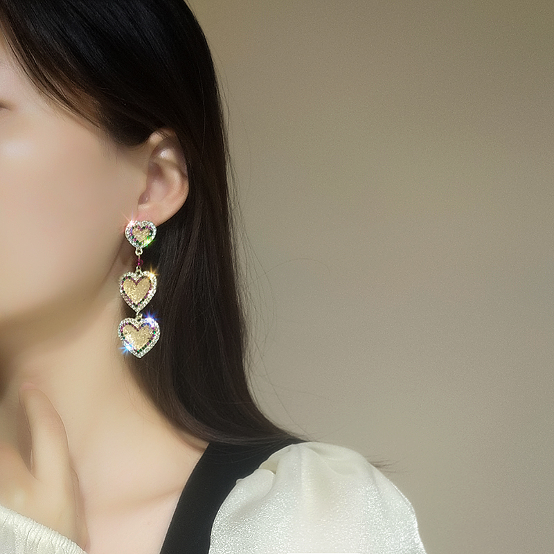 Pink Crystal Heart Earrings for Women, Trendy Japanese Korean Style, Minimalist Long Design, Elegant High-End Fashion Accessory Pink Crystal Heart Earrings for Women, Trendy Japanese Korean Style, Minimalist Long Design, Elegant High-End Fashion Accessory