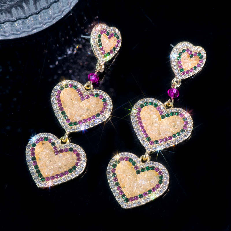 Pink Crystal Heart Earrings for Women, Trendy Japanese Korean Style, Minimalist Long Design, Elegant High-End Fashion Accessory Pink Crystal Heart Earrings for Women, Trendy Japanese Korean Style, Minimalist Long Design, Elegant High-End Fashion Accessory