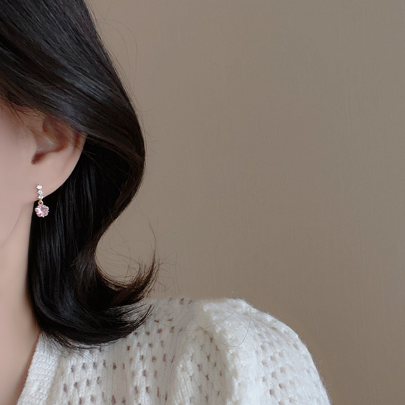 Pink Floral Stud Earrings - High-End Niche Design, Trendy 2025 Accessories for Sweet Temperament Pink Floral Stud Earrings - High-End Niche Design, Trendy 2025 Accessories for Sweet Temperament