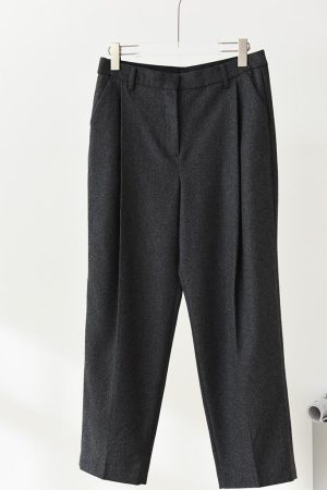 Plus-Size Commuter Wool Nine-Point Carrot Pants in Classic Old Money Style â€“ Warm, Versatile Wool Suit Trousers for Everyday Elegance