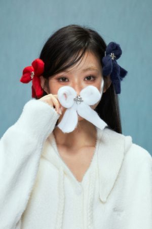 Plush Bow Hair Clip for Winter 2025 - Cozy Felt Hair Accessory for Chic Hairstyles, Perfect for Casual and Festive Looks