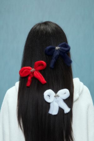 Plush Bow Hair Clip for Winter 2025 - Cozy Felt Hair Accessory for Chic Hairstyles, Perfect for Casual and Festive Looks