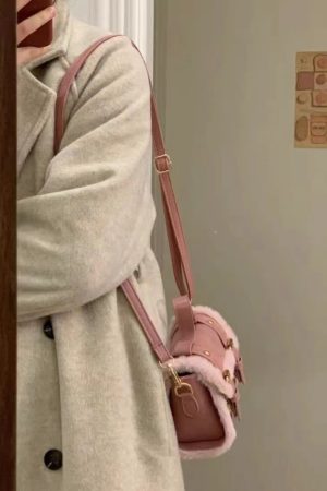 Plush Furry Handbag for Women - Niche Design Shoulder Crossbody Bag in High-End Fluffy Style for Autumn and Winter Fashion