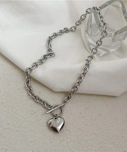 Pose Ideas Outfit, Cute Outfit Autumn - Heart Toggle Clasp Necklace