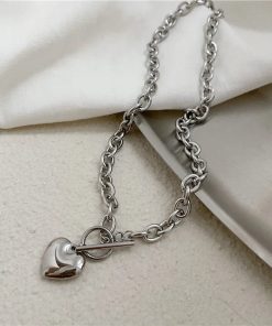 Pose Ideas Outfit, Cute Outfit Autumn - Heart Toggle Clasp Necklace