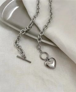 Pose Ideas Outfit, Cute Outfit Autumn - Heart Toggle Clasp Necklace