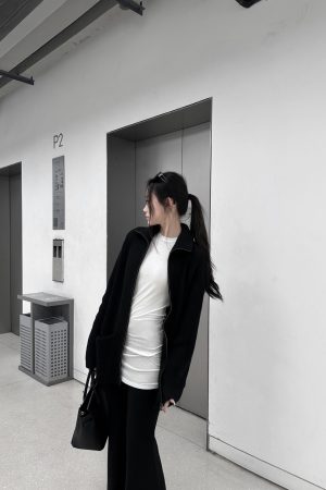 Post-Split Design High-End Knitted Wool Blend Top for Women - Clean Fit Layering Essential