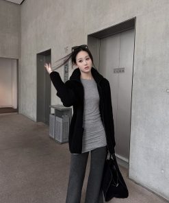 Post-Split Design High-End Knitted Wool Blend Top for Women - Clean Fit Layering Essential