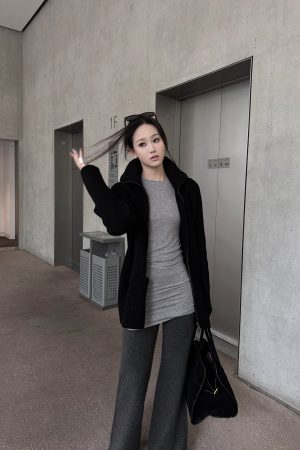 Post-Split Design High-End Knitted Wool Blend Top for Women - Clean Fit Layering Essential