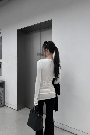 Post-Split Design High-End Knitted Wool Blend Top for Women - Clean Fit Layering Essential