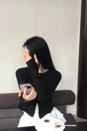 Pumpkin Hollowed-Out Round Neck Slim Fit Knitted Base Layer Top for Women - Two-Sided Layered Style for Autumn Winter 2025