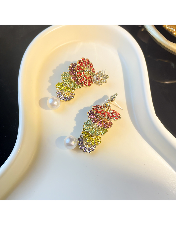 Quirky Cute Long Diamond-Studded Earrings for European American Style, Fashionable Personality-Enhancing Accessories Quirky Cute Long Diamond-Studded Earrings for European American Style, Fashionable Personality-Enhancing Accessories