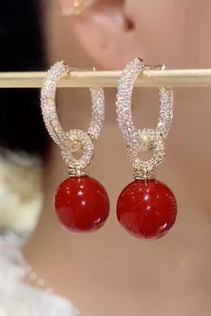Red Ankara Micro-Inlaid Ear Clips - Light Luxury High-End Versatile Earrings, Trendy Fashion Accessories for Any Occasion