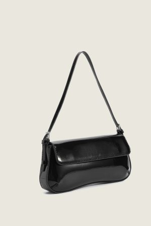 Red Baguette Underarm Bag - 2025 Spring/Summer Retro Flap Shoulder Bag for Commuting and Everyday Fashion