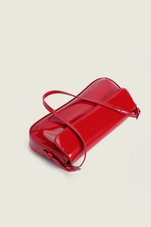 Red Baguette Underarm Bag - 2025 Spring/Summer Retro Flap Shoulder Bag for Commuting and Everyday Fashion