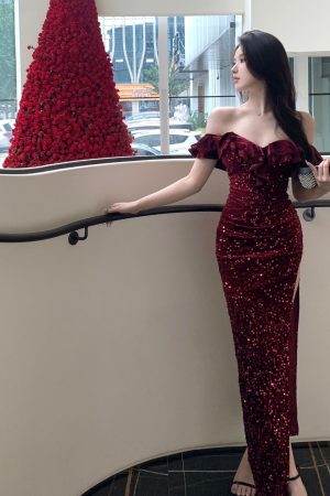 Red One-Shoulder Evening Gown for Women, Sequined Light Luxury French Style Banquet Dress, Elegant High-End Fashion