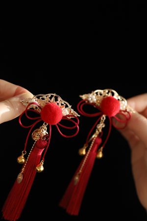 Red Tassel Bell Hair Clips for Kids - Festive Ancient Style Hanfu Side Accessories for Girls' New Year Celebrations