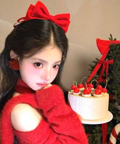 Red Velvet Bow Hair Clip for Women - High-End Princess Hairpin, White-Enhancing Top Clip, Elegant Hair Accessory