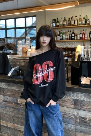 Relaxed Off-Shoulder Sweatshirt for Women - American Street Style, Loose Fit, Trendy Spicy Girl Top, Casual and Chic Fashion