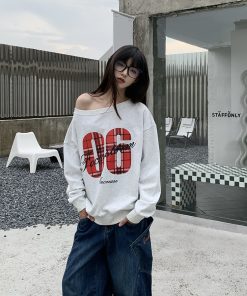 Relaxed Off-Shoulder Sweatshirt for Women - American Street Style, Loose Fit, Trendy Spicy Girl Top, Casual and Chic Fashion