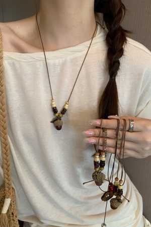 Retro Artistic Acorn Pendant Necklace for Women, Chinese Zen Design Sweater Chain, Vintage-Inspired Boho Accessory