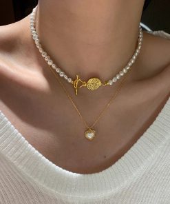 Retro Black Agate and White Mother-of-Pearl Heart Pendant Necklace for Women - Trendy Layered Clavicle Chain for 2025 Fashion