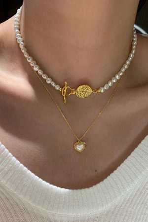 Retro Black Agate and White Mother-of-Pearl Heart Pendant Necklace for Women - Trendy Layered Clavicle Chain for 2025 Fashion