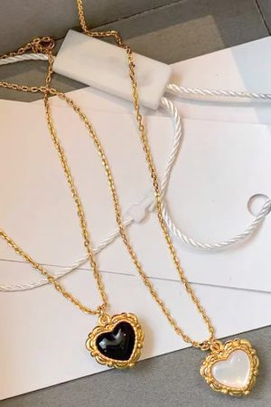 Retro Black Agate and White Mother-of-Pearl Heart Pendant Necklace for Women - Trendy Layered Clavicle Chain for 2025 Fashion