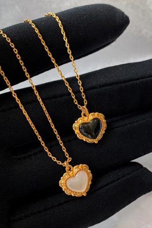 Retro Black Agate and White Mother-of-Pearl Heart Pendant Necklace for Women - Trendy Layered Clavicle Chain for 2025 Fashion