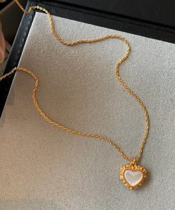 Retro Black Agate and White Mother-of-Pearl Heart Pendant Necklace for Women - Trendy Layered Clavicle Chain for 2025 Fashion