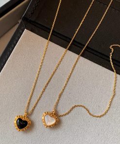 Retro Black Agate and White Mother-of-Pearl Heart Pendant Necklace for Women - Trendy Layered Clavicle Chain for 2025 Fashion