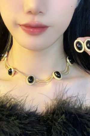 Retro Black Oval Geometric Earrings and Necklace Set for Women - Stylish Matte Gold Collarbone Chain Jewelry
