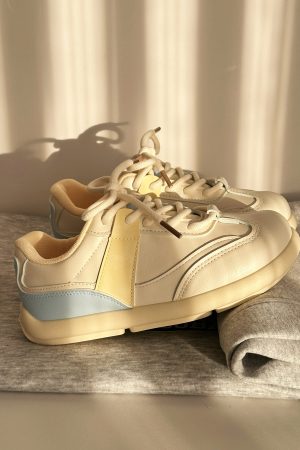 Retro Casual Sneakers for Women - Versatile College Style 2025 Model, Trendy and Comfortable Footwear