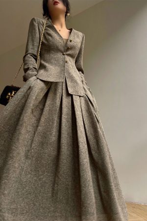Retro Chinese Style A-Line Long Skirt Suit Set with Fragrant Wild Oolong Design â€“ Elegant Small Top and Skirt Ensemble
