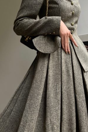 Retro Chinese Style A-Line Long Skirt Suit Set with Fragrant Wild Oolong Design â€“ Elegant Small Top and Skirt Ensemble