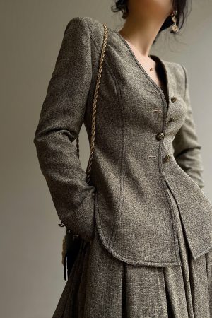 Retro Chinese Style A-Line Long Skirt Suit Set with Fragrant Wild Oolong Design â€“ Elegant Small Top and Skirt Ensemble