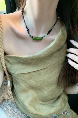 Retro Chinese-Style Dark Green Beaded Necklace for Women, Layered Ethnic Clavicle Chain, Versatile Fashion Accessory