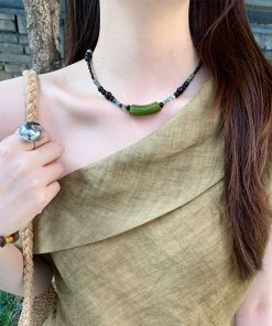 Retro Chinese-Style Dark Green Beaded Necklace for Women, Layered Ethnic Clavicle Chain, Versatile Fashion Accessory