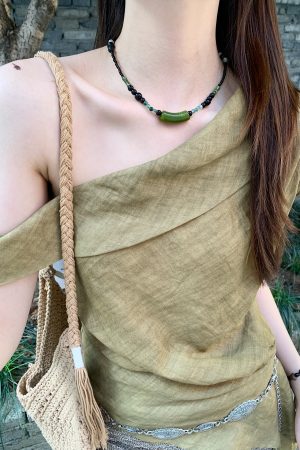 Retro Chinese-Style Dark Green Beaded Necklace for Women, Layered Ethnic Clavicle Chain, Versatile Fashion Accessory
