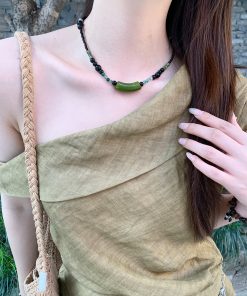 Retro Chinese-Style Dark Green Beaded Necklace for Women, Layered Ethnic Clavicle Chain, Versatile Fashion Accessory
