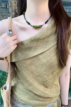 Retro Chinese-Style Dark Green Beaded Necklace for Women, Layered Ethnic Clavicle Chain, Versatile Fashion Accessory