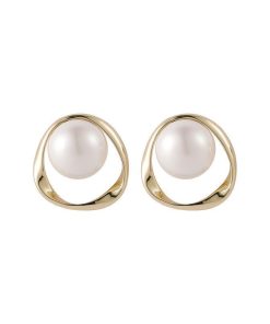 Retro Circle Large Pearl Earrings for Women - French High-End Design Ear Studs, Light Luxury 2025 Style