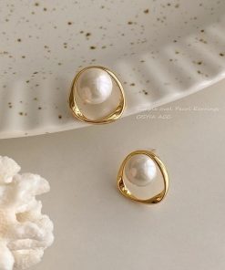 Retro Circle Large Pearl Earrings for Women - French High-End Design Ear Studs, Light Luxury 2025 Style