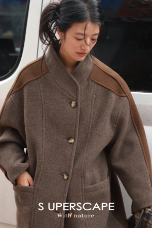 Retro Color-Block Wool Coat with Stand Collar - Loose H-Shaped Structured Design, Long Hair Wool - Vintage 90s Style