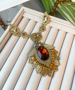 Retro Colorful Diamond-Studded Necklace for Women, Elegant Light Luxury Neck Chain, High-End Niche Design